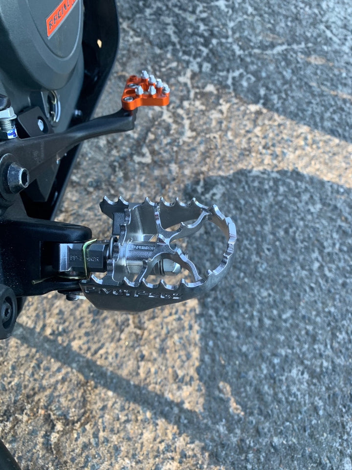 PIVOT PEGZ MK4 with Topper Kit for KTM 390 Adventure R / Enduro R (2025-)